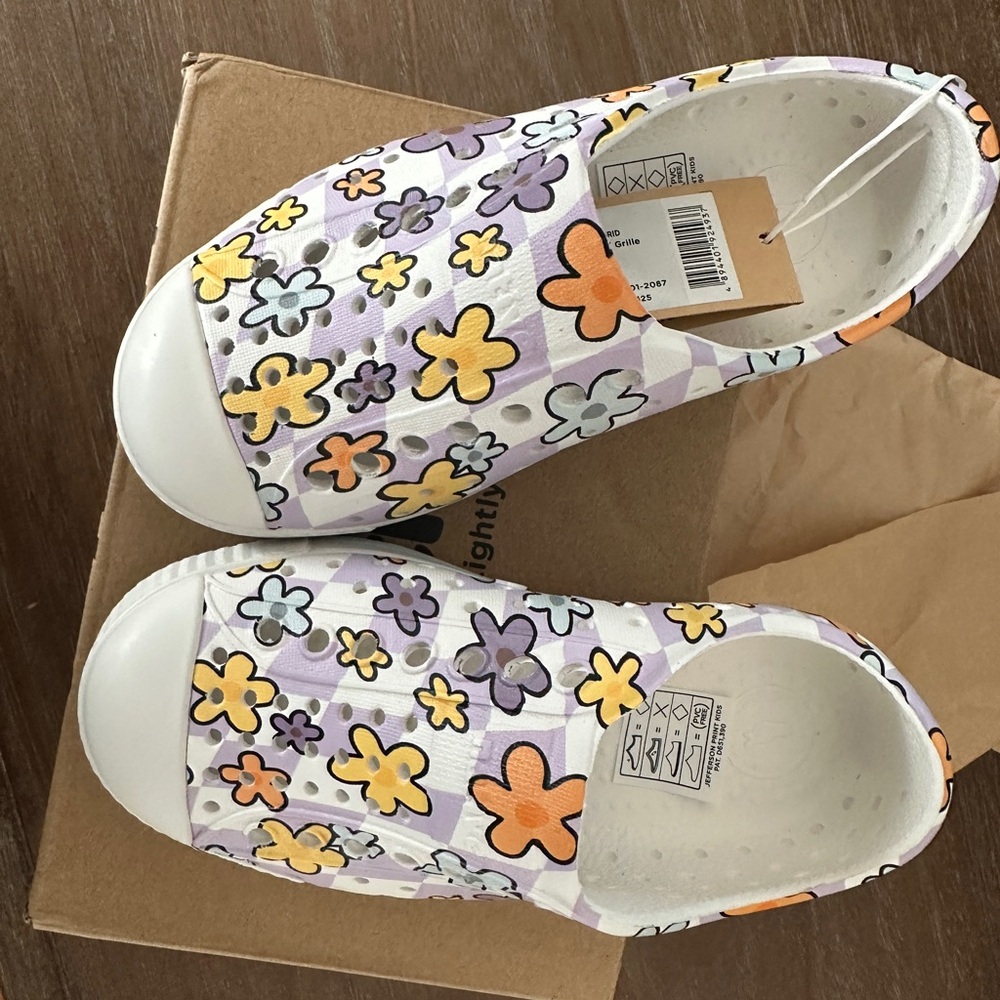Native Jefferson Children’s Shoes NIB C9
